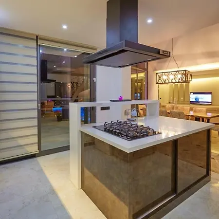 Villa Mediterranean 5bedr Jacuzzi/gym