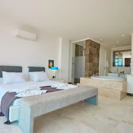 Mediterranean 5bedr Jacuzzi/gym
